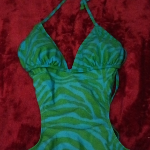 Swimsuit - Picture 2 of 3